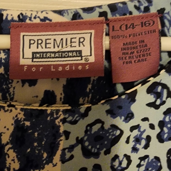 Dress - Picture 2 of 3